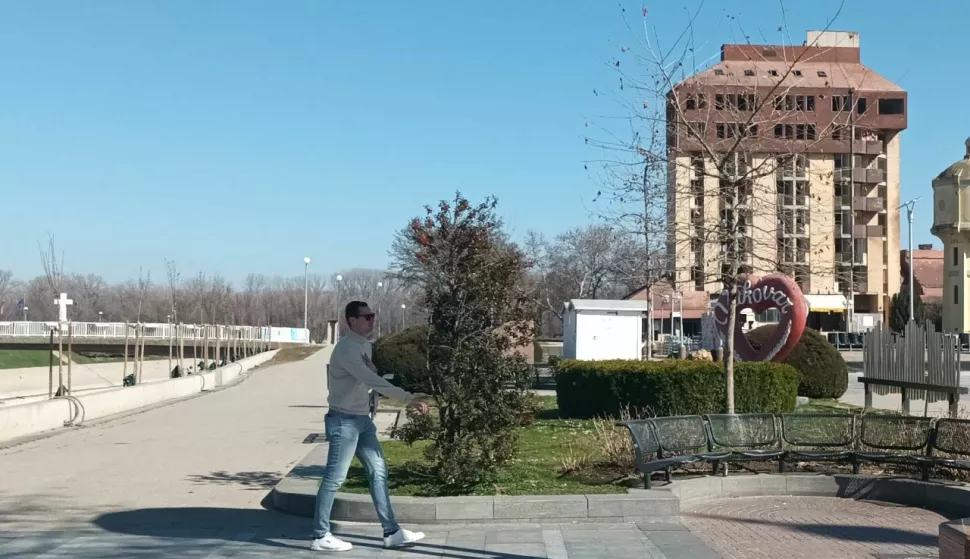 Zgrada bivšeg hotela Dunav u centru Vukovara