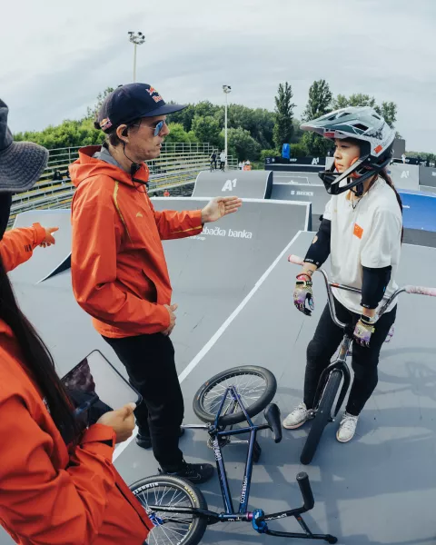 Prije 15 godina prvi je put stigao u Osijek i to upravo na Pannonian Challenge - rekli su mu daje Osijek blizu Zrća, a kada je došao shvatio je da su ga zeznuli jer oko njega je bila samoravnica. Nije se naljutio na zezanciju jer se u tu ravnicu vrlo brzo i zaljubio.