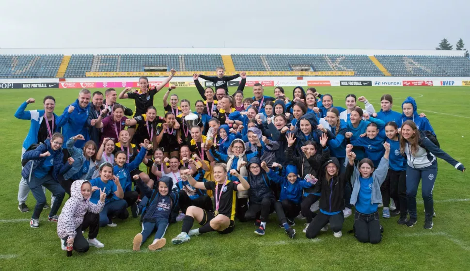 ŽNK OSIJEK ŽENSKI NOGOMETOSJEČANKE OSVOJILE KUP U VELIKOJSVIBANJ 2025
