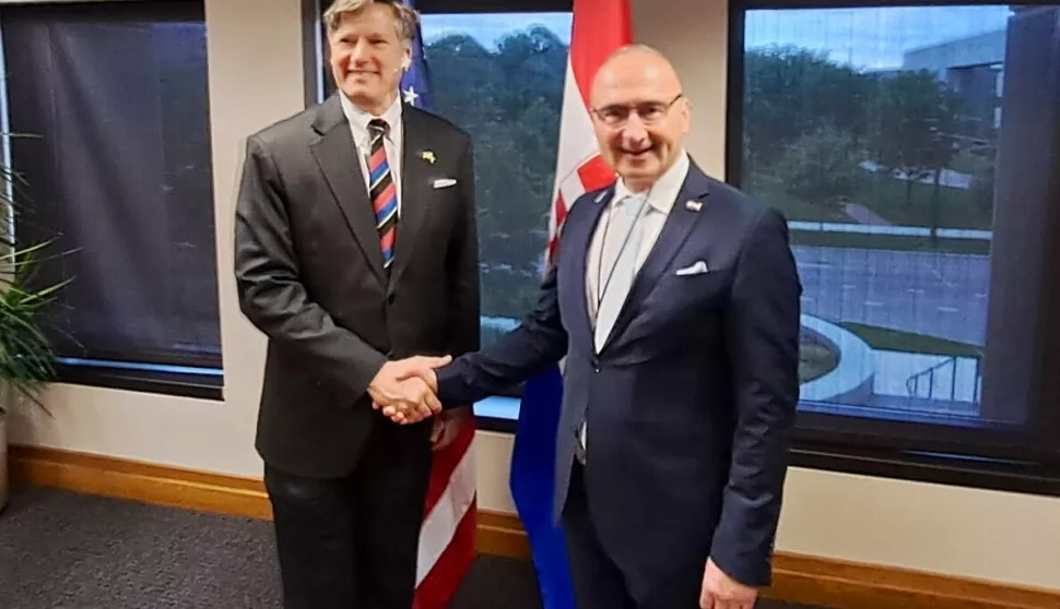 ZAGREB/DAYTON, 24. svibnja 2025. (Hina) - Hrvatski ministar vanjskih i europskih poslova Gordan Grlić Radman na zasjedanju parlamentarne skupštine NATO-a u američkom Daytonu upozorio je kako su prava Hrvata u BiH ugrožena zbog njihove diskriminacije u izbornom procesu pozvavši na otklanjanje te anomalije kako bi se odnosi u BiH stabilizirali.