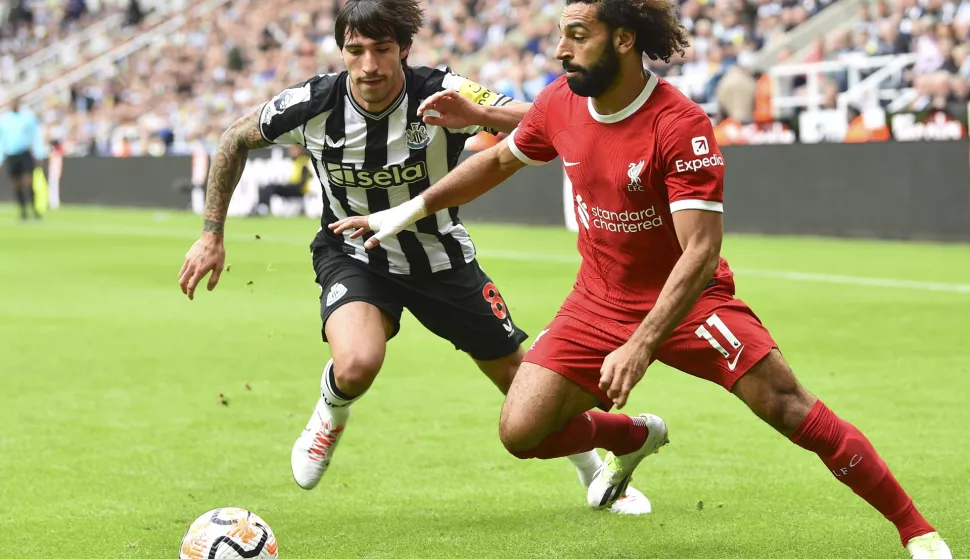 epa10823707 Sandro Tonali (L) of Newcastle in action against Mohamed Salah (R) of Liverpool during the English Premier League match between Newcastle United and Liverpool FC in Newcastle, Britain, 27 August 2023. EPA/PETER POWELL EDITORIAL USE ONLY. No use with unauthorized audio, video, data, fixture lists, club/league logos or 'live' services. Online in-match use limited to 120 images, no video emulation. No use in betting, games or single club/league/player publications.