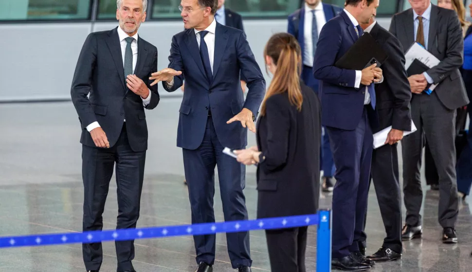 epa12123030 NATO Secretary General Mark Rutte (2-L) welcomes Dutch Prime Minister Dick Schoof (L) during the latter's visit to the North Atlantic Treaty Organization (NATO) headquarters in Brussels, Belgium, 21 May 2025. EPA/OLIVIER MATTHYS