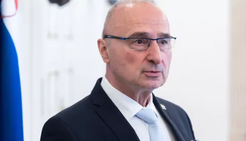 Zagreb, 06.05.2025. - Predsjednik Vlade Andrej Plenković primio je potpredsjednika Vijeća ministara i ministra vanjskih poslova i međunarodne suradnje Talijanske Republike Antonija Tajanija.Na fotografiji Gordan Grlić Radman.foto HINA/ Edvard ŠUŠAK