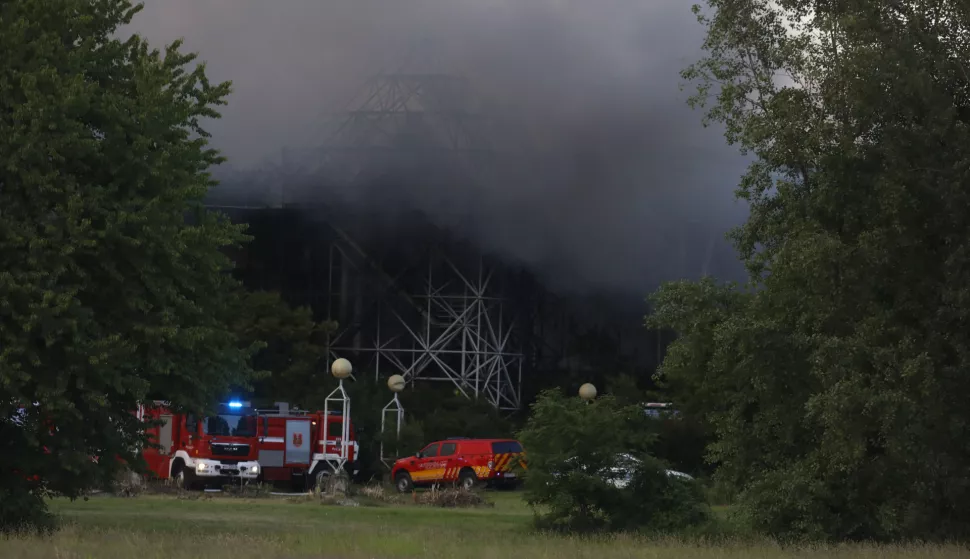 Zagreb, 24.05.2025 - Po?ar u napu?tenoj bolnici u Blatu. foto HINA/ Daniel KASAP/ ik