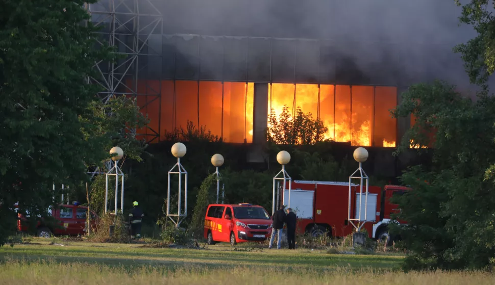Zagreb, 24.05.2025 - Po?ar u napu?tenoj bolnici u Blatu. foto HINA/ Daniel KASAP/ ik