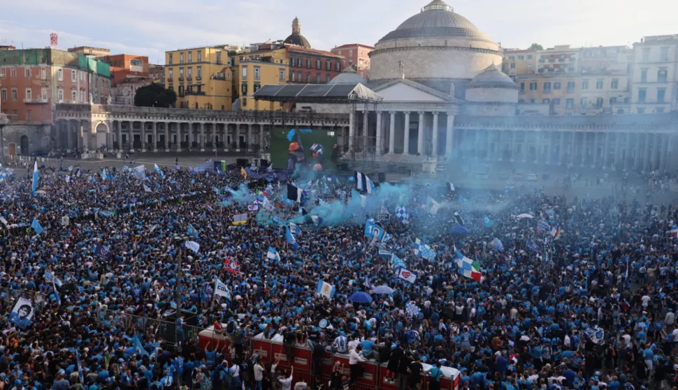 epa12129124 Supporters of Napoli cheer in Piazza del Plebiscito during a public viewing of the Italian Serie A soccer match between SSC Napoli and Cagliari Calcio, in Naples, Italy, 23 May 2025. EPA/STRINGER