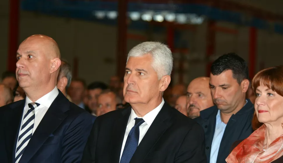 Karlovac, 08.05. 2025. - U Karlovcu danas je svečano otvoren novi pogon FEAL Grupe za proizvodnju aluminijskih profila za građevinarstvo i razne vidove industrije. Na fotografiji Mario Čolak, Dragan Čović i Martina Furdek Hajdin. foto HINA/ Mladen Volarić/ tm