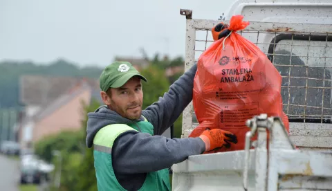 Priklupljanje staklene ambalaže u Đakovu