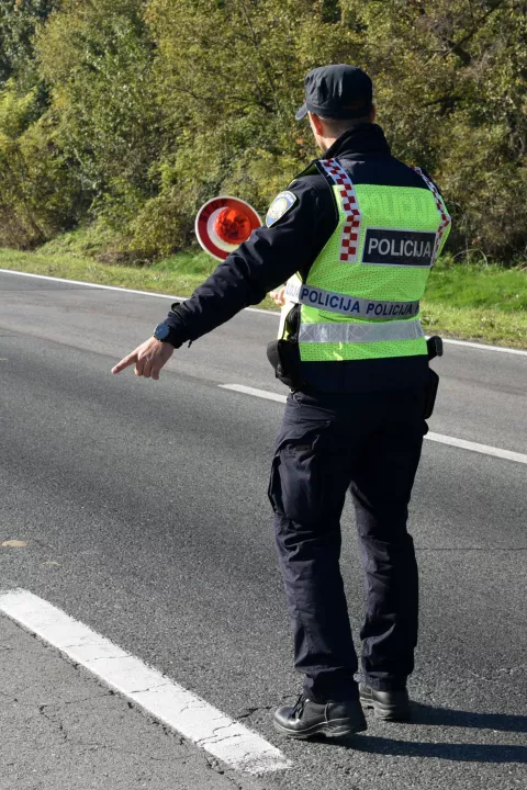 Slavonija...DC55_Županja-Vinkovci...21.10.2024.Ministarstvo unutarnjih poslova po peti put obilježava Nacionalni dan sigurnosti cestovnog prometa, a obilježila je i Policijska uprava vukovarsko-srijemska pojačanim nadzorom cestovnog prometa usmjerenim na suzbijanje prekršaja kojima su uzrokovane najteže prometne nesreće;foto Gordan Panić