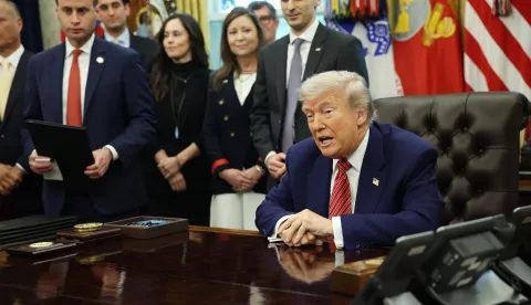 epa12129184 US President Donald Trump (R) signs an executive order on nuclear energy in the Oval Office of the White House, Washington, D.C., USA, 23 May 2025. EPA/SAMUEL CORUM/POOL