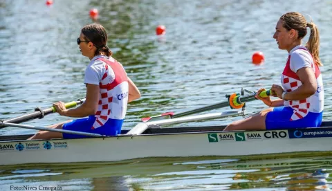 ZAGREB, 25. svibnja 2025. (Hina) - Hrvatski osmerac u sastavu Vice Alfier, Jakov Slavica, Josip Brekalo, Marko Martinović, Marko Sredić, Roko Zlodre, &Scaron;ime Grubi&scaron;ić, Toma Pavičić i kormilarka Marijeta Slugan osvojio je srebrnu medalju na Europskom prvenstvu u veslanju za juniore i juniorke (U-19) u poljskom gradu Kruszwice.