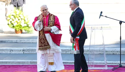 epa12134005 Pope Leo XIV (L) receives the homage of the Mayor of Rome, Roberto Gualtieri, and the City of Rome at the foot of the Campidoglio steps in Rome, Italy, 25 May 2025. EPA/ALESSANDRO DI MEO