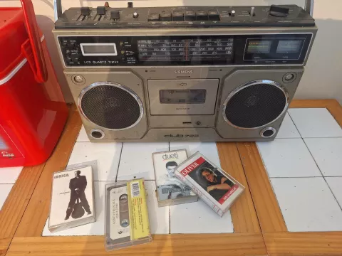 Izložba Osamdeset esu bile godine!