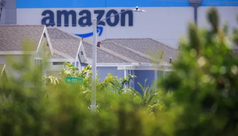 epa12060880 The Amazon logo is seen behind a neighborhood in Miami, Florida, USA, 28 April 2025. Amazon is scheduled to share its first-quarter 2025 results on 01 May 2025, according to the company. EPA/CRISTOBAL HERRERA-ULASHKEVICH