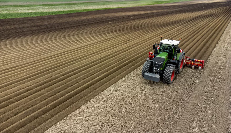 04.04.2023., Topolje - Na poljima u Baranji zapocela je sadnja industrijskog krumpira predvidjenog za proizvodnju cipsa. Photo: Davor Javorovic/PIXSELL