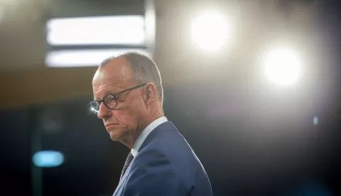 epa12085907 German Chancellor Friedrich Merz addresses a press conference after a meeting with European Commission President Ursula von der Leyen in Brussels, Belgium, 09 May 2025. EPA/OLIVIER HOSLET