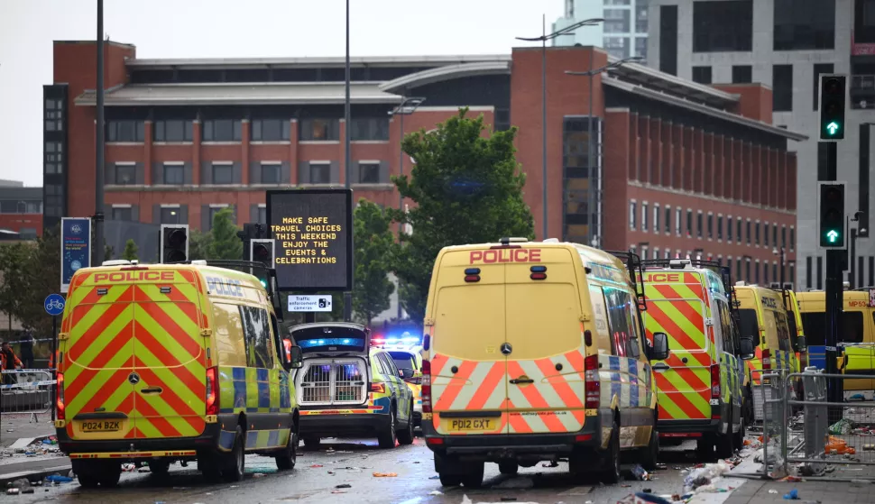 epa12137407 Police vehicles as officers deal with an incident where a car collided with Liverpool supporters during the trophy parade in Liverpool city centre, Britain, 26 May 2025. A man has been detained after the collision with a number of pedestrians during Liverpool FC's victory parade, Merseyside Police said. EPA/ADAM VAUGHAN