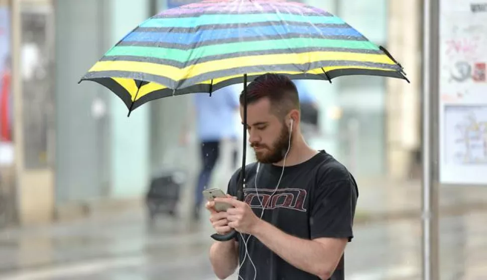06.07.2016., Zagreb - Ljetni kisni dan u gradu. Photo: Marko Lukunic/PIXSELL------četiri stupca novosti