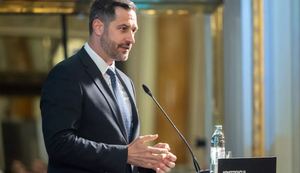 Zagreb, 27.05.2025. - Konferencija "Hrvatska i Slovenija, povezane i kapitalom" Poslovnog dnevnika i Financa sa sudjelovanjem ministra turizma i sporta RH Tončija Glavine, ministra gospodarstva RH Ante &Scaron;u&scaron;njara i ministra gospodarstva, turizma i sporta Republike Slovenije Matjaža Hana.Na fotografiji Tonči Glavina.foto HINA/ Edvard &Scaron;U&Scaron;AK