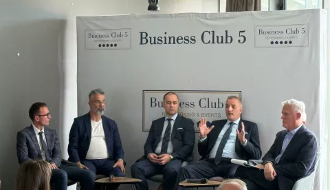 Panelisti na okruglom stolu Društva ekonomista