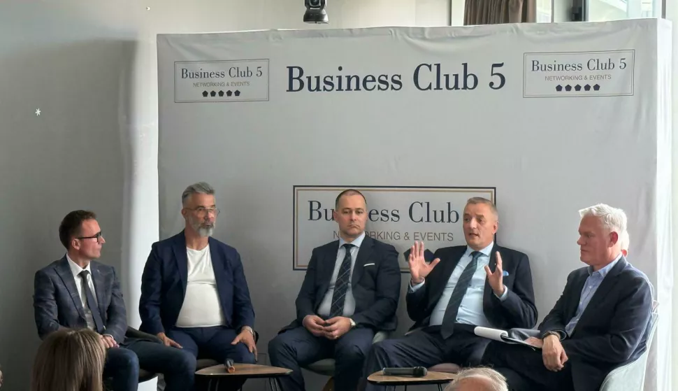 Panelisti na okruglom stolu Društva ekonomista