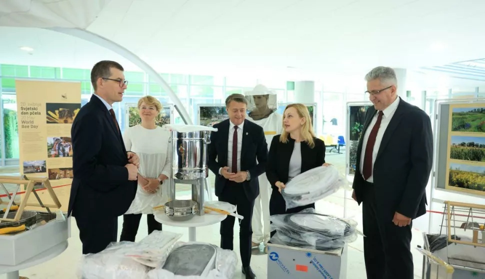 Donacija za Pčelarsko pokušalište FAZOS-uOsijek, 27. svibnja 2025.Foto: OBŽ