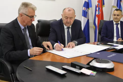 Osijek, 27. 05. 2025, Medicinski fakulte Osijek. Potpisivanje Deklaracije Dekanske konferencije farmaceutskih fakulteta.snimio GOJKO MITIĆ