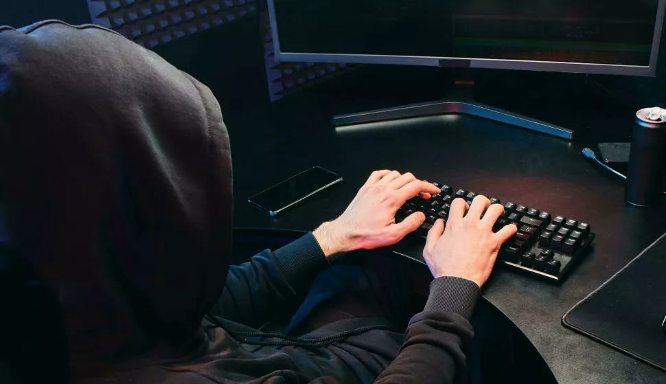 kompjuter računalo haker