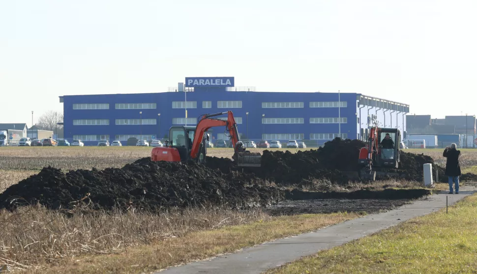 Čepin, 08. 01. 2025, Industriska zona Čepin, na jugoistoku Čepina lagano se popunjava. Gradilište nove hale.snimio GOJKO MITIĆ