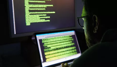 ILLUSTRATION - 16 July 2019, Berlin: A man sits in front of two screens with text. Photo: Annette Riedl/dpa-Zentralbild/dpa /DPA/PIXSELL