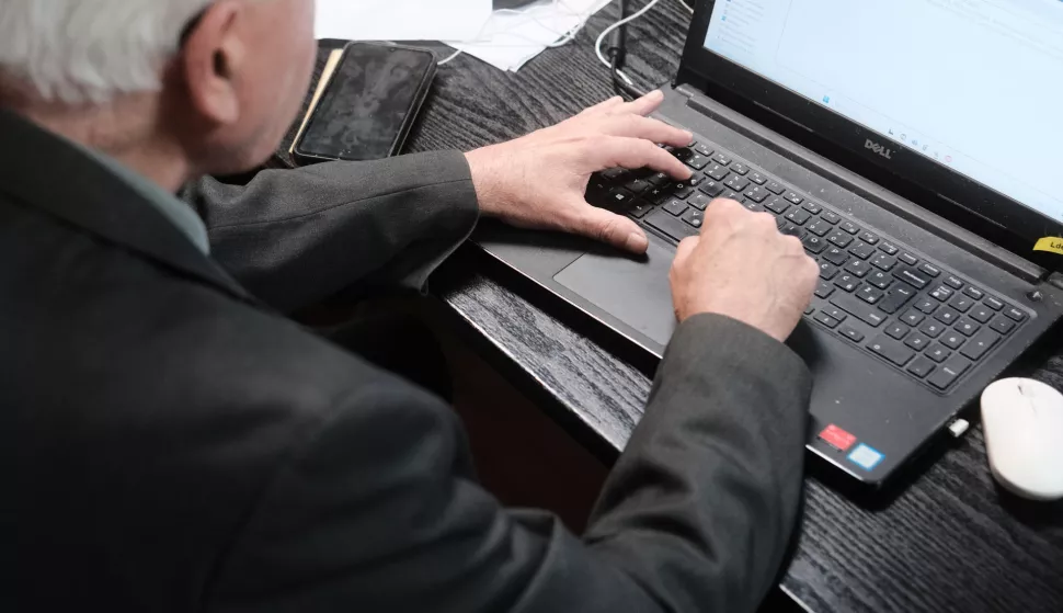 Split, 18.05.2025. - Radna atmosfera iz izbornih stožera u kojima je većina novinara provela cijelu nedjelju.Foto HINA/Milan ŠABIĆ