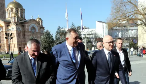 Banja Luka, 7.3.2025. - Srbijanski premijer u ostavci Milo? Vu?evi? u petak je u Banjoj Luci dao "apsolutnu potporu" ?elniku bosanskih Srba Miloradu Dodiku suo?enom s osu?uju?om presudom zbog neprovo?enja odluka visokog predstavnika, a sam Dodik je susret s Vu?evi?em iskoristio kako bi podr?ao sada?nju vlast u Srbiji. foto HINA/ TANJUG/ Vlada Republike Srbije/ Slobodan Miljevi?/ ua