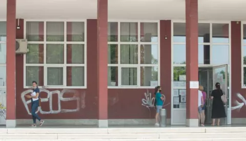 OSIJEK- 16.07.2021., Ispred zgrade Hrvatskog zavoda za zaposljavanje u Osijeku, burza rada, radna mjesta, slobodnjak, ilustracija.Foto: Andrea Ilakovac