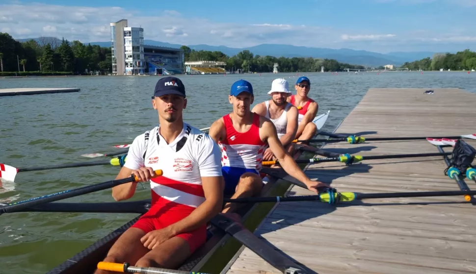 PLOVDIV, 29. svibnja 2025. (Hina) - Hrvatski četverac na pariće, koji čine Ivan Talaja, Goran Mahmutović, Karlo Borković i David Šain, plasirao se u polufinale Europskog veslačkog prvenstva u bugarskom Plovdivu osvojivši u petak drugo mjesto u svojoj kvalifikacijskoj skupini s vremenom 5:45.23 minuta.