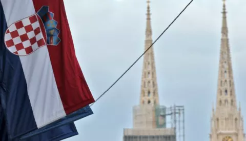 08.10.2014., Zagreb - U cast proslave Dana drzavnosti i neovisnosti gradjani su izvjesili zastave Republike Hrvatske na svoje balkone, prozore te procelja kuca i zgrada. Photo: Sanjin Strukic/PIXSELL