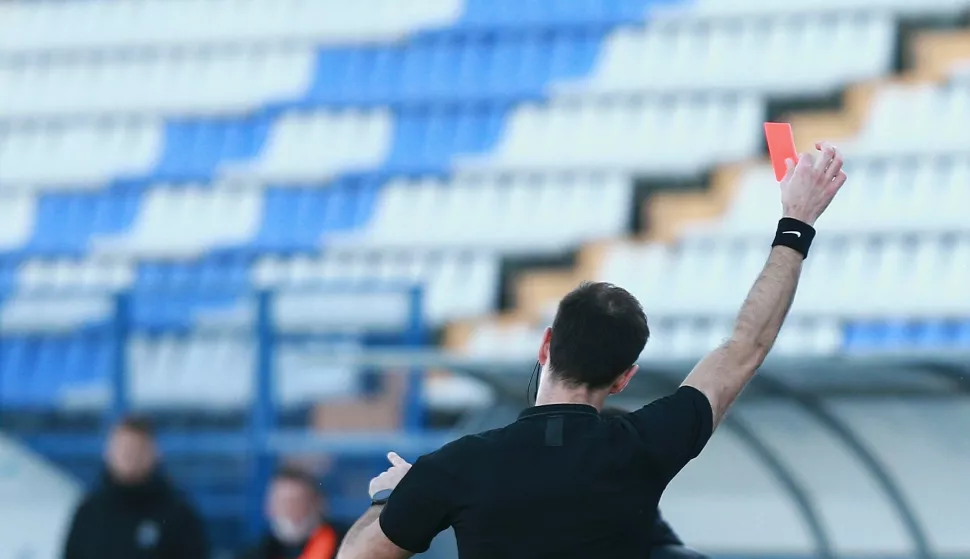 CRVENI KARTONFOTO: MARKO MRKONJIĆ