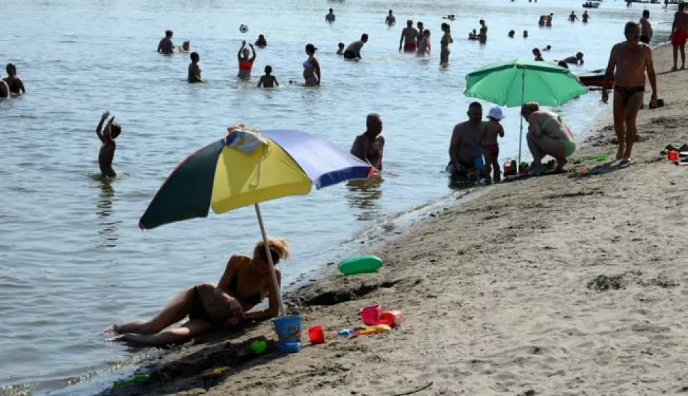 ?osijek, 24 lipanj 2017, 15,30 sati, voda, drava, vrućina, ljeto, kupanje, podravljesnimio zdenko puić------2xcolor osijek