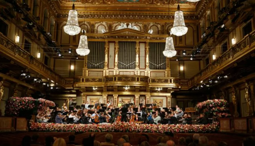 epa06409374 A general view of a rehearsal of the Vienna Philharmonic New Year's Concert 2018 at the Musikverein Concert Hall with Italian conductor Riccardo Muti (C) in Vienna, Austria, 29 December 2017. The traditional concert is staged every year on 01 January. EPA/FLORIAN WIESER