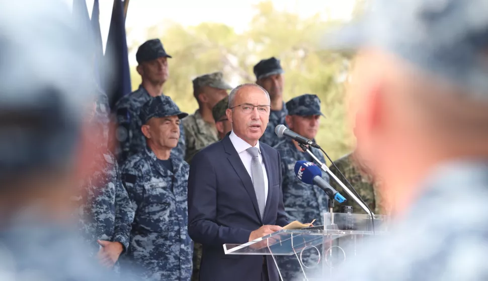 30.08.2019., Split - Svecani ispracaj 2. hrvatskog kontingenta u NATO operaciju potpore miru Sea Guardian u Sredozemlju, koji cini brod Hrvatske ratne mornarice RTOP-42 "Dubrovnik" i posada, odrzan je ispred sidrista u vojarni "Admiral flote Sveto Letica-Barba" u Splitu. Ministar obrane Damir Krsticevic. Photo: Ivo Cagalj/PIXSELL
