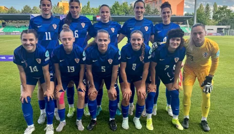 CHOMUTOV, 30. svibnja 2025. (Hina) - Hrvatska ženska nogometna reprezentacija izgubila je i petu utakmicu u ovoj sezoni B Lige nacija, a s uvjerljivih 5-0 izabranice Nenada Gračana je nadigrala reprezentacija Češke.