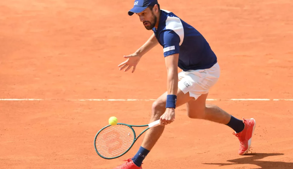 epa12113403 Mate Pavic of Croatia and Marcelo Arevalo of El Salvador (out of picture) in action against Sadio Doumbia of France and Fabien Reboul of France during the Men's Doubles final match of the Italian Open tennis tournament 2025, in Rome, Italy, 18 May 2025. EPA/Roberto Ramaccia