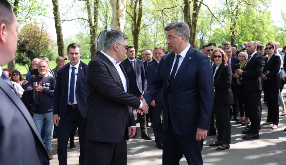 Jasenovac, 22.04.2025. - Komemoracija u spomen na žrtve ustaškog logora Jasenovac pod nazivom "80 godina, 80 sudbina" pod pokroviteljstvom Hrvatskoga sabora na kojoj je prisustvovao državni vrh: predsjednik Republike Hrvatske Zoran Milanović, predsjednik Sabora Gordan Jandroković te premijer Andrej Plenković. Na fotografiji Zoran Milanović, Andrej Plenković. foto HINA/ Damir SENČAR/ tm