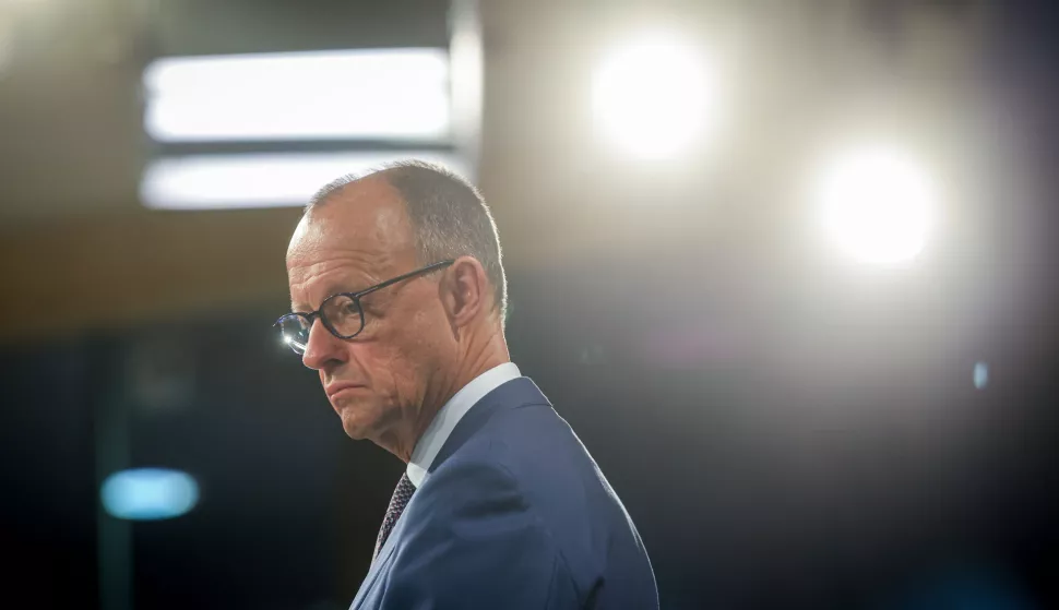 epa12085907 German Chancellor Friedrich Merz addresses a press conference after a meeting with European Commission President Ursula von der Leyen in Brussels, Belgium, 09 May 2025. EPA/OLIVIER HOSLET