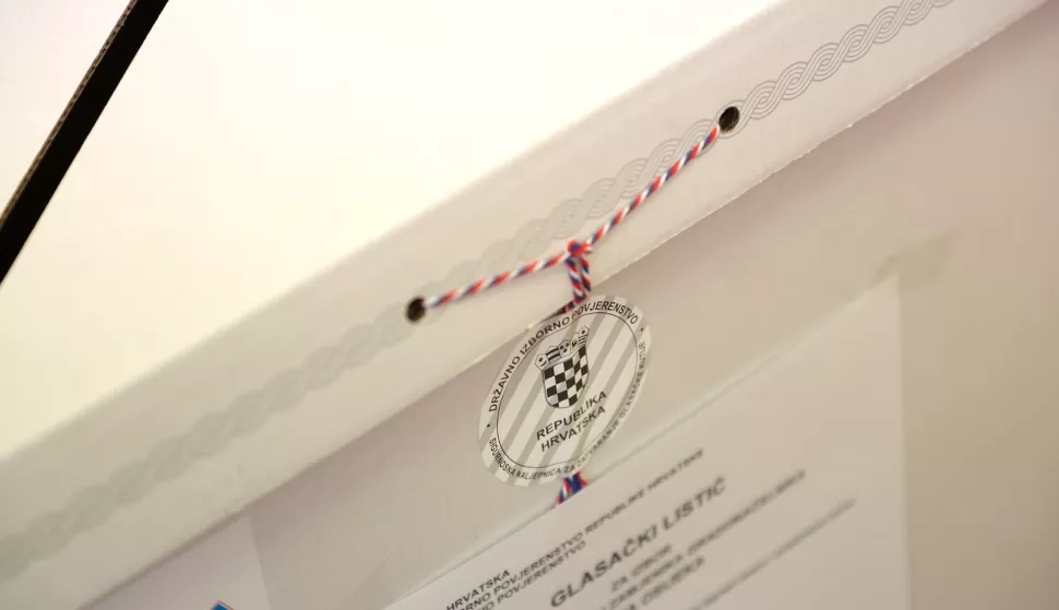 Osijek, 18. 05. 2025., Izbori, lokalni izbori, glasovanje, izbornja mjesta, kandidati, glasačka kutija; ilustracijaSNIMIO BRUNO JOBST