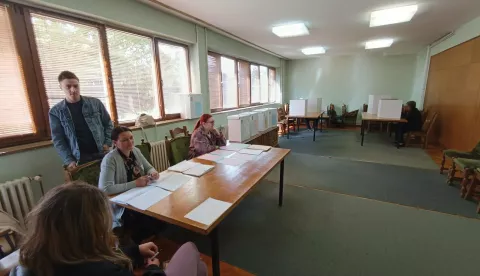 ĐAKOVO - LOKALNI ZBORI 18. 5. 2025.GLASANJE, GLASAČKO MJESTO ILUSTRACIJA 