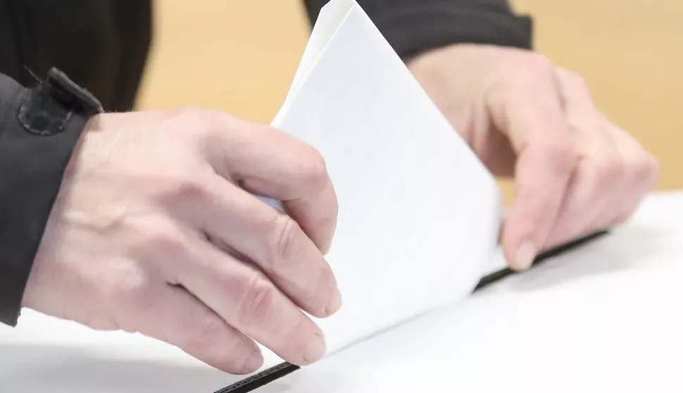 29.12.2024., Zagreb - Gradjani na biralistima glasuju za novu predsjednicu ili novog predsjednika Republike Hrvatske. Photo: Slavko Midzor/PIXSELL