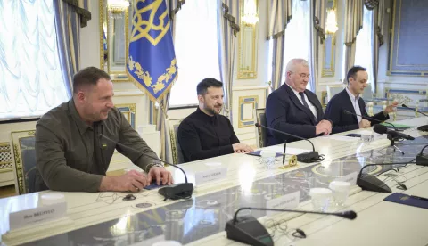 epa12145800 A handout photo made available by the Ukrainian Presidential Press Service shows Ukrainian President Volodymyr Zelensky (C) meets with US Senators Graham and Blumenthal in Kyiv, Ukraine, 30 May 2025. US Senators Graham and Blumenthal, who represent the Republican and Democratic Parties of the United States, arrived in Ukraine to meet with top Ukrainian officials amid the Russian invasion. EPA/UKRAINIAN PRESIDENTIAL PRESS SERVICE HANDOUT -- MANDATORY CREDIT: UKRAINIAN PRESIDENTIAL PRESS SERVICE -- HANDOUT EDITORIAL USE ONLY/NO SALES