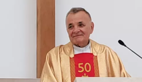 Zlatimisnik vlč. Ivan PetričevićZlatnomisnički jubilej proslavljen u RetfaliSnimila: Nevenka ŠpoljarićOsijek, 1. lipnja 2025.