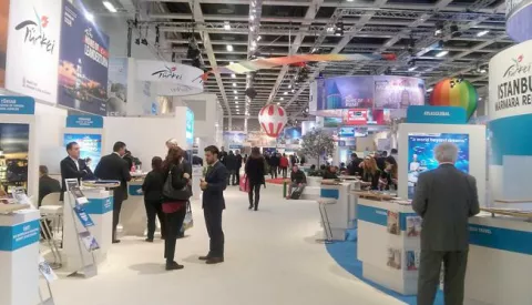 Berlin, 10.3.2016. - Hrvatskih 50-ak izlagača, turističkih tvrtki i zajednica i predstavnici Hrvatske turističke zajednice (HTZ) zadovoljni su ovogodinjim ITB-om u Berlinu, na kojem svakodnevno intenzivno dogovaraju nove suradnje i poslove te očekuju i veći promet iz Njemačke i s drugih trita. Na fotografiji tand Maldiva.foto HINA/Tatjana MIČANČUK/mm