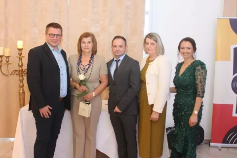 VELIKAMedicinske sestre i tehničari s područja Požeško-slavonske županije u svečanoj dvorani Avia u Velikoj obilježili su Međunarodni dan sestrinstva. Tom prigodom uručena su priznanja medicinskim sestrama koje su tijekom protekle godine otišle u mirovinu.2025.